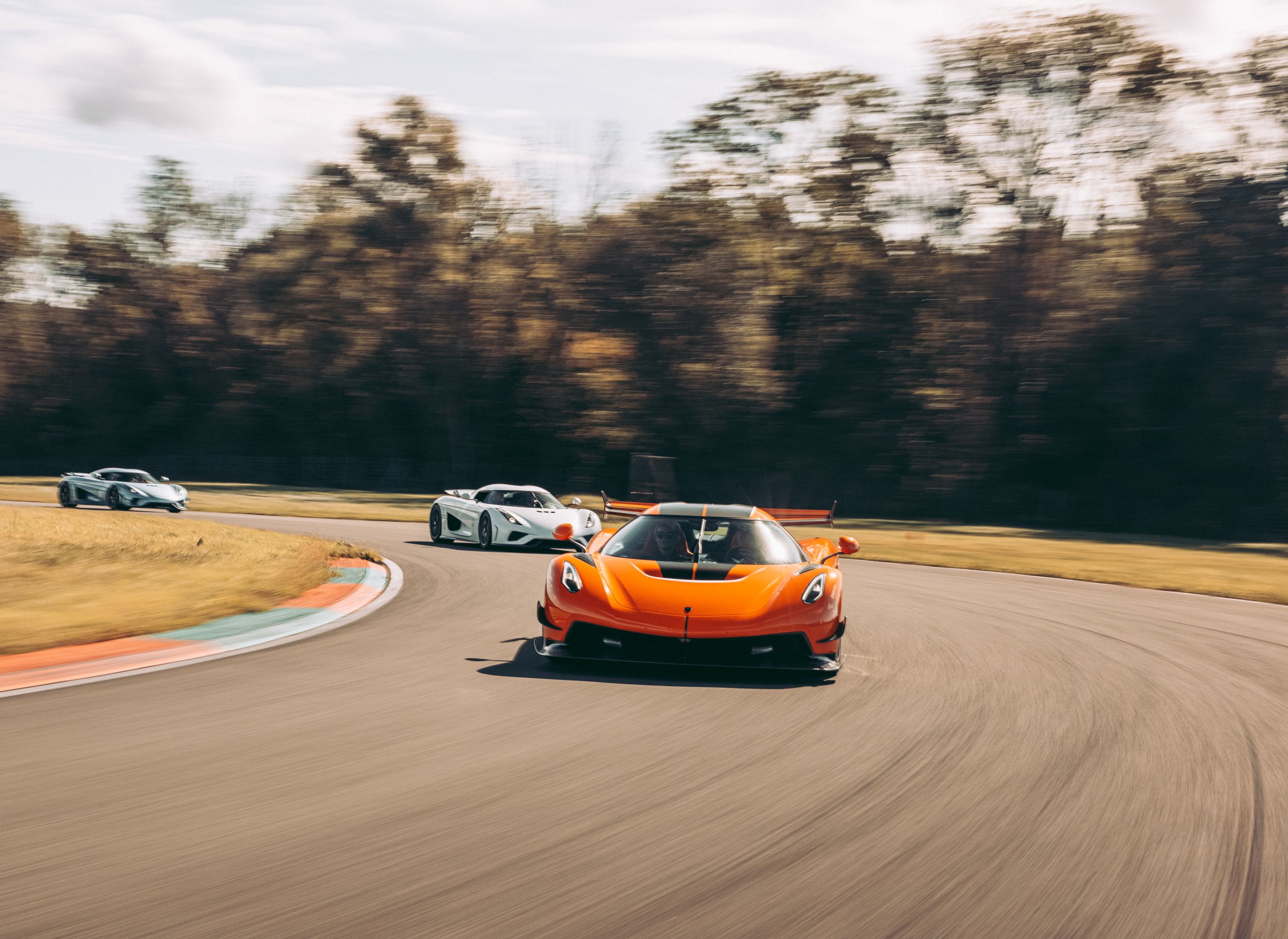 Jesko and Regeras on the track driving