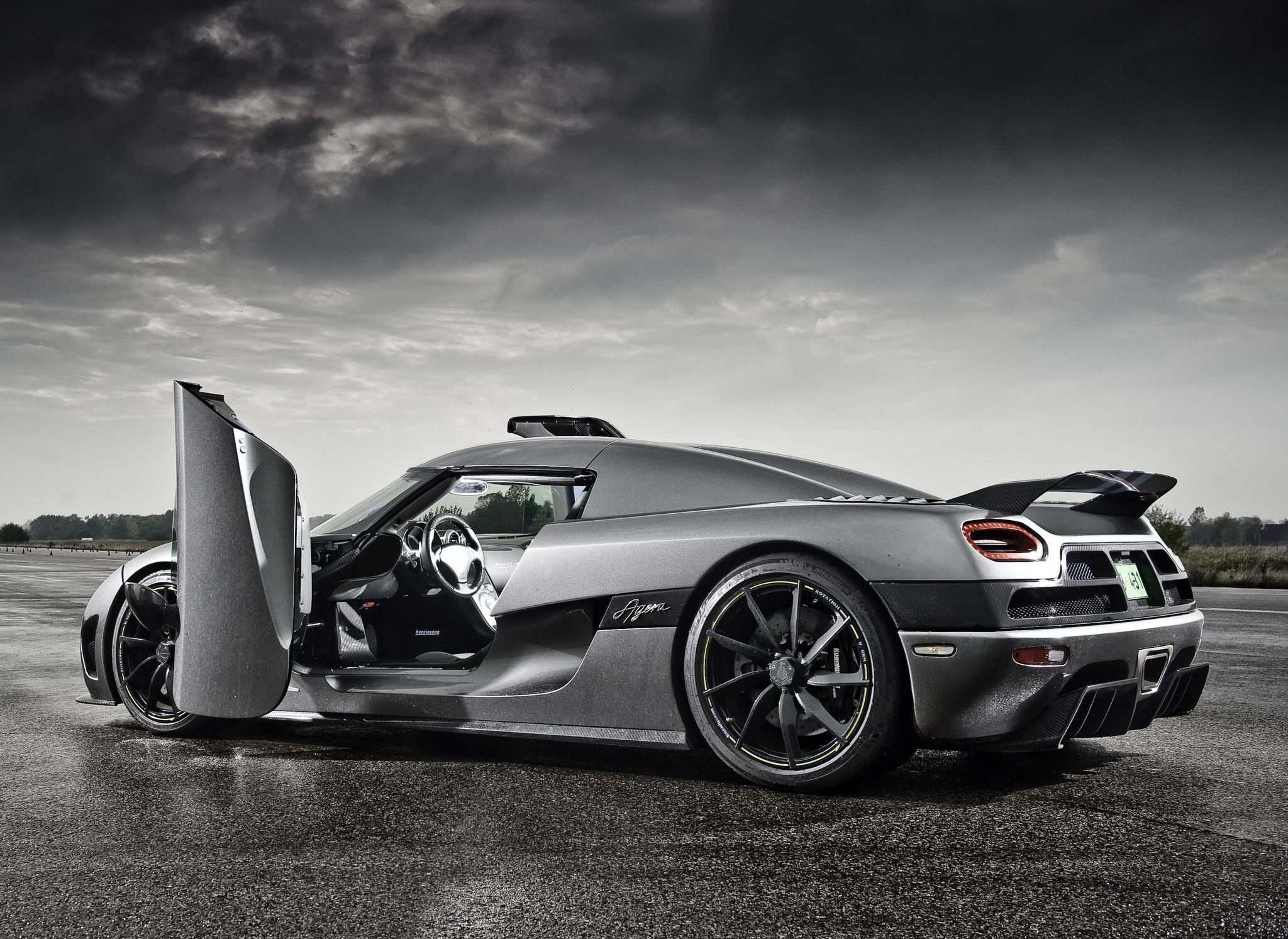 Agera doors open