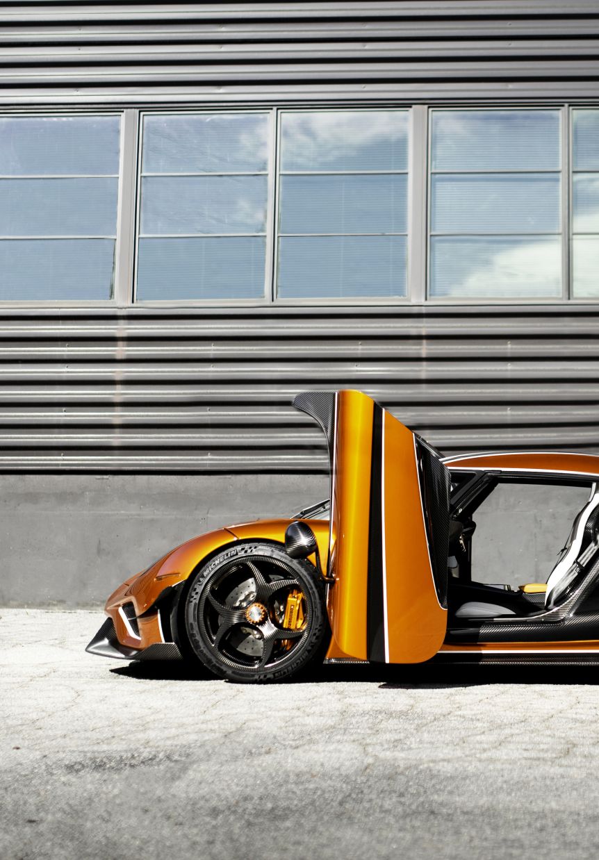 Regera Door open