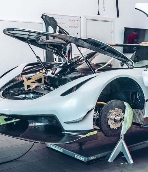 Car on the lifting jack