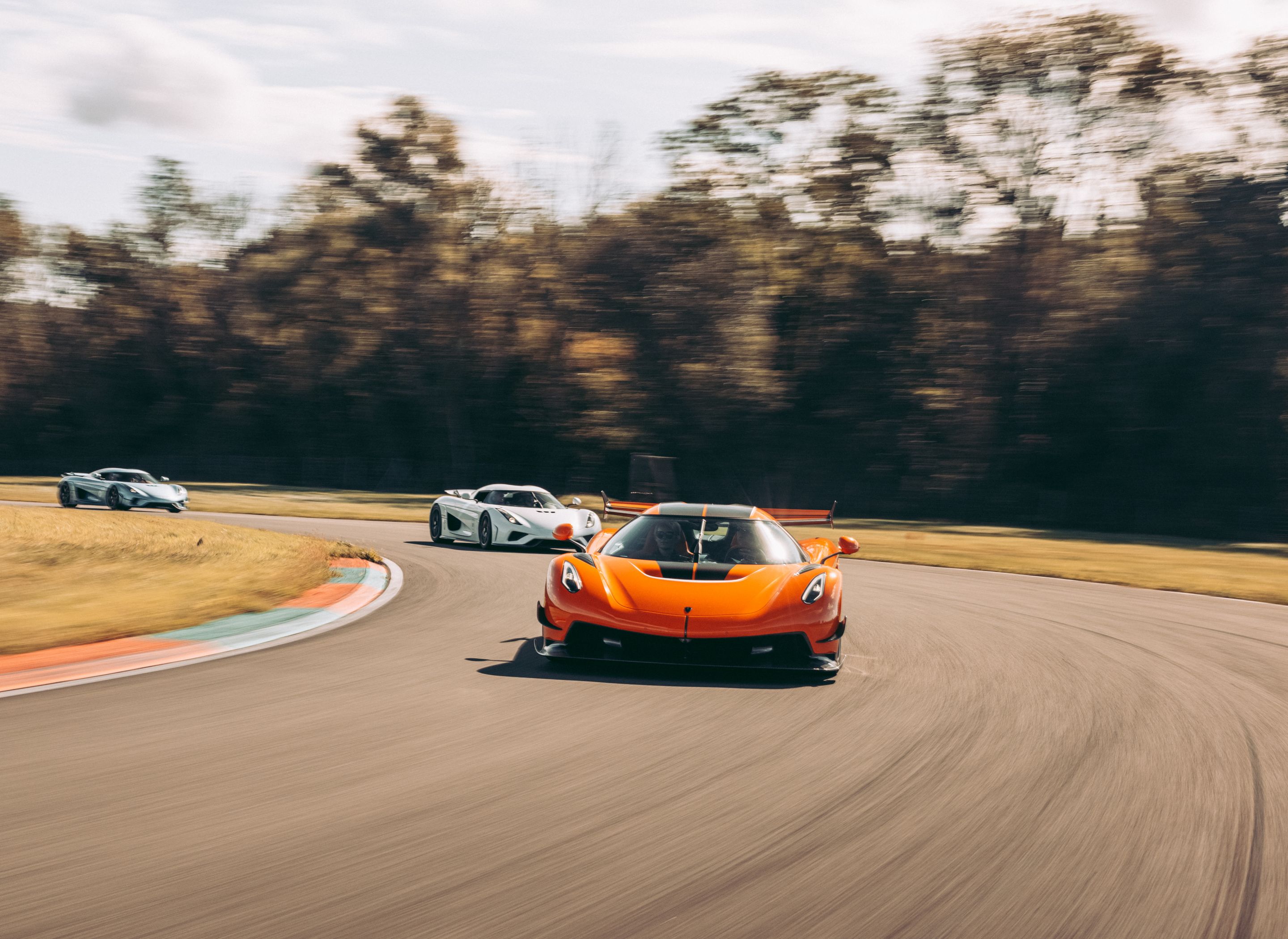 Jesko and Regeras on the track driving