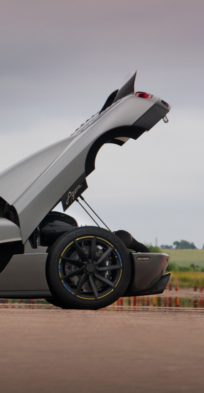 Wheel and rear up Agera