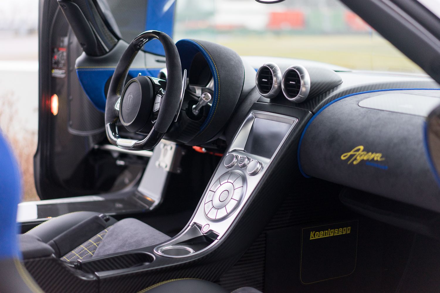 Agera Interior dashboard
